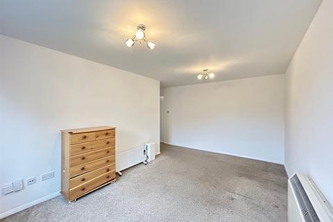 1 bed property, in Brindley Close, £235,000