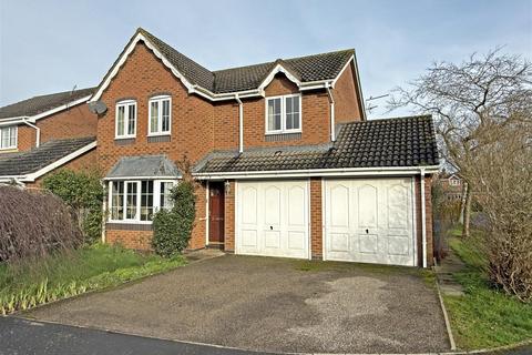 4 bed property, in Arundel Close, £340,000