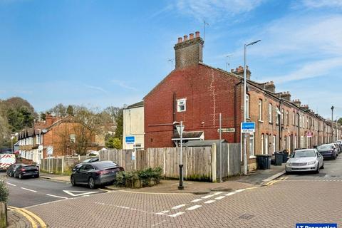 1 bed property, in Ridgway Road, £175,000