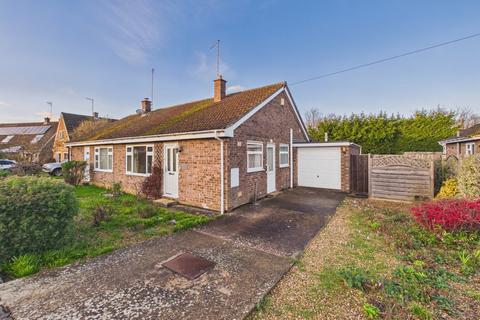 2 bed property, in Pierce Crescent, £259,950