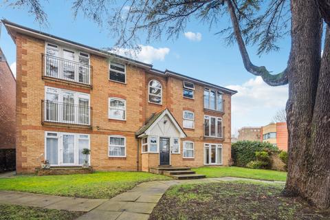 1 bed property, in Rectory Road, £315,000