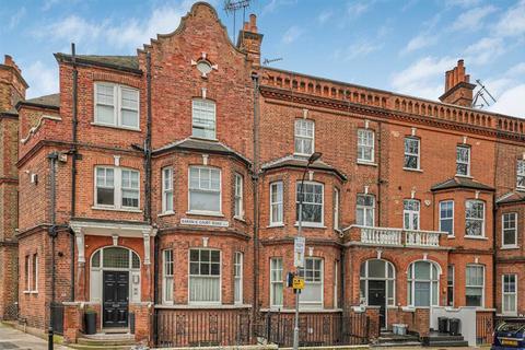 1 bed property, in Barons Court Road, £450,000