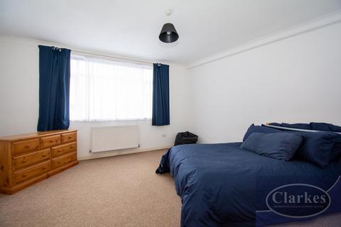 1 bed property, in Victoria Park Road, £128,000
