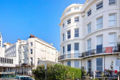 2 bed property, in 115 Marine Parade, £375,000
