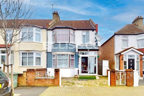 3 bed property, in Park Road, £675,000
