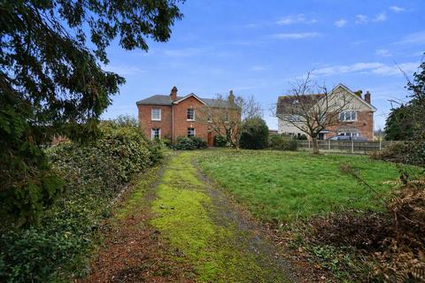5 bed property, in St. Marys Road, £650,000