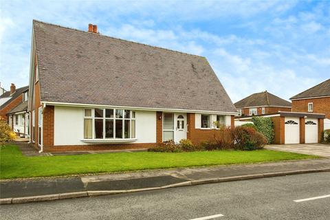 4 bed property, in Manor Lane, £350,000