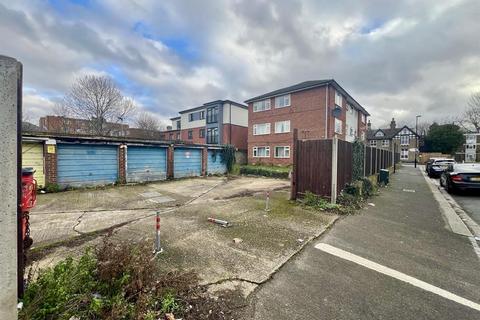 Studio, in Dunheved Road South, £2,000,000