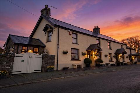 6 bed property, in Spittal, £450,000