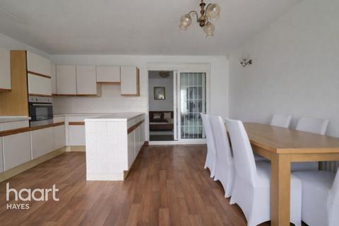 3 bed property, in Croyde Avenue, £600,000