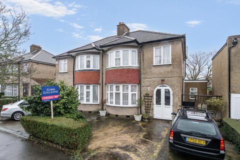 3 bed property, in Hawthorn Drive, £625,000