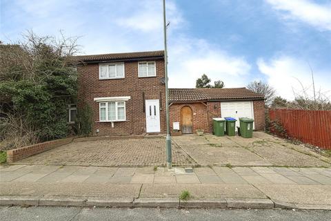 3 bed property, in Wyatt Road, £450,000