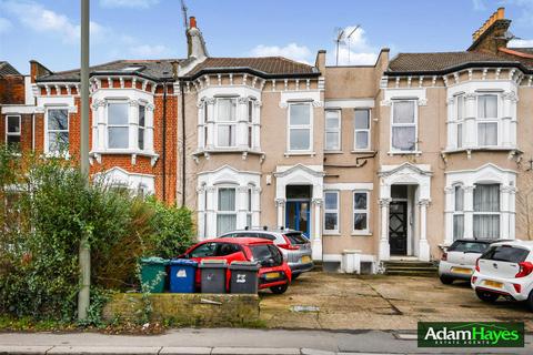 2 bed property, in Fortis Green, £650,000