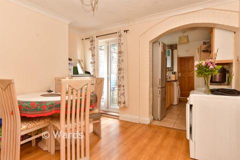 2 bed property, in Providence Street, £220,000