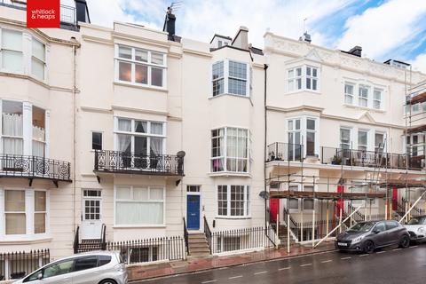 1 bed property, in Bedford Place, £250,000
