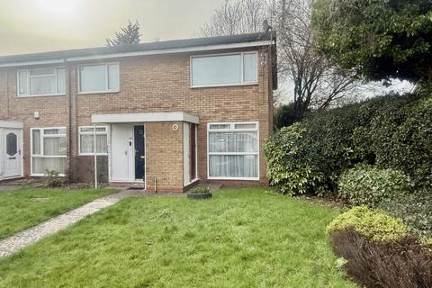 2 bed property, in Bickton Close, £140,000
