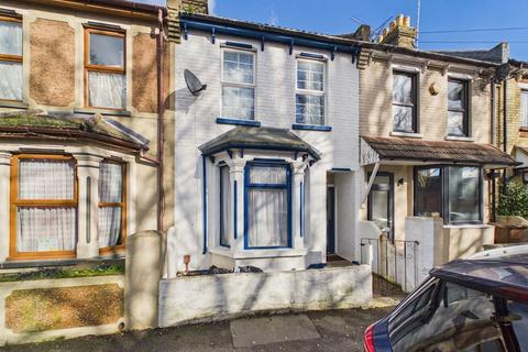 3 bed property, in York Avenue, £230,000