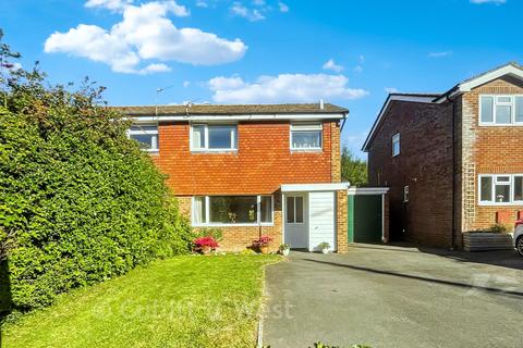 3 bed property, in New Road, £425,000