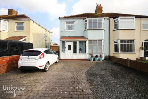 3 bed property, in Green Drive, £220,000
