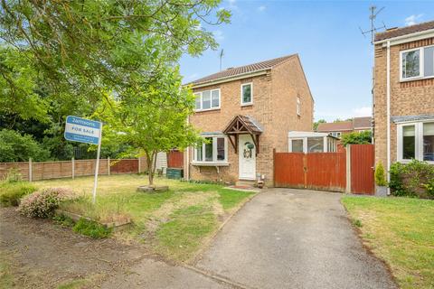 3 bed property, in Maiden Grove, £205,000