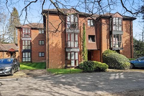 1 bed property, in Station Avenue, £230,000