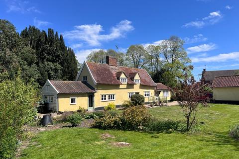 3 bed property, in Bredfield Nr Woodbridge, £475,000