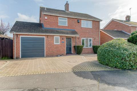3 bed property, in Watersfield Way, £280,000