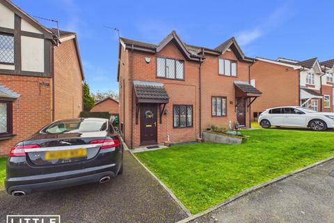 2 bed property, in The Shires, £155,000