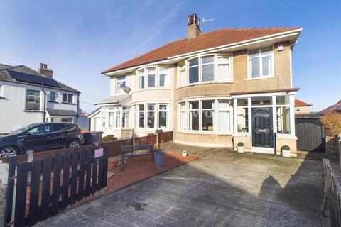 3 bed property, in Knowlys Crescent, £299,950