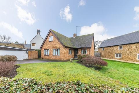 4 bed property, in Salmons Lane, £550,000