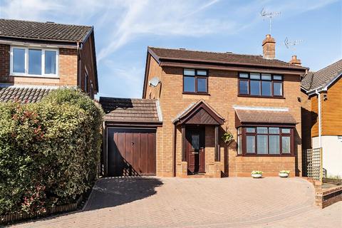 4 bed property, in Waresley Park, £400,000