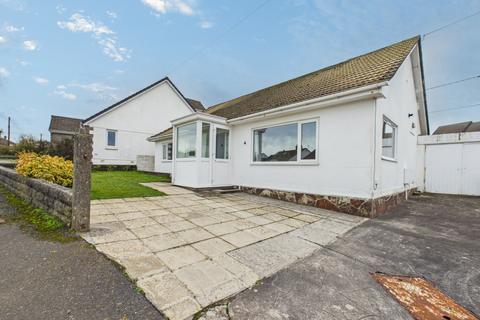 3 bed property, in Dracaena Avenue, £375,000