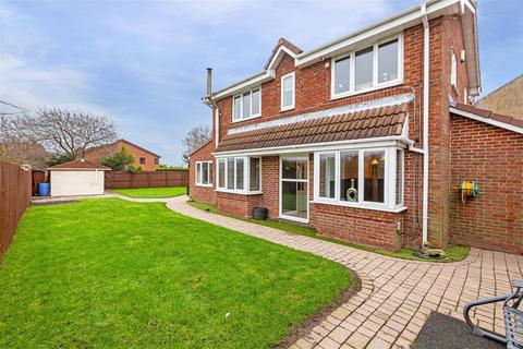 4 bed property, in Rivendell, £430,000