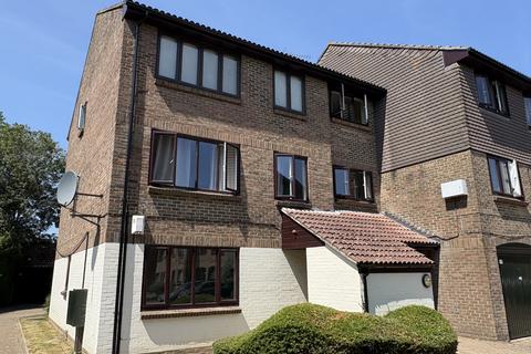 2 bed property, in Connaught Gardens, £215,000