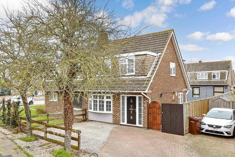 3 bed property, in Goodwood Crescent, £400,000