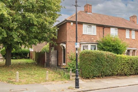 2 bed property, in Browning Avenue, £475,000