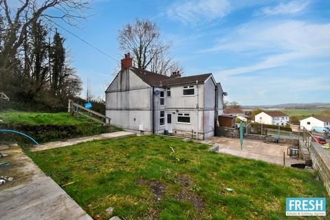 3 bed property, in Maes Y Glenyn, £225,000