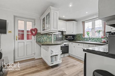 3 bed property, in Wiltshire Close, £375,000