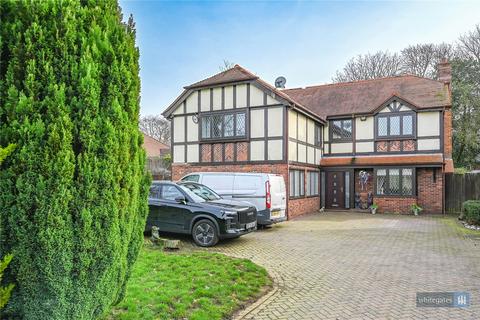 5 bed property, in Ingleholme Gardens, £795,000