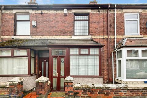 2 bed property, in Buxton Street, £70,000