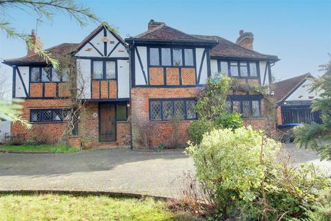 4 bed property, in Great North Road, £995,000