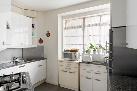 3 bed property, in Holland Villas Road, £2,000,000