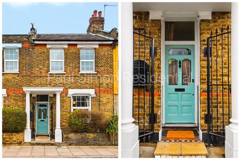 4 bed property, in Commonwealth Road, £725,000