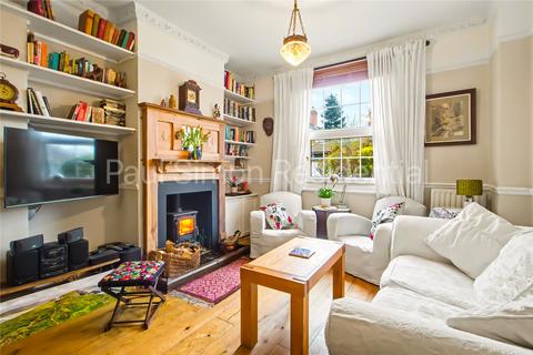 4 bed property, in Commonwealth Road, £725,000