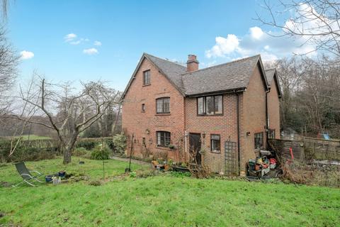2 bed property, in The Welcomes, £520,000