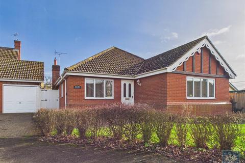 4 bed property, in Hazelwood Close, £425,000