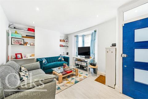 1 bed property, in Dartnell Road, £230,000