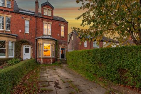 4 bed property, in North Park Avenue, £600,000