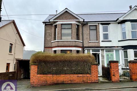 3 bed property, in Ty Bryn Hill, £160,000