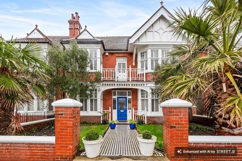 6 bed property, in Aymer Road, £2,000,000
